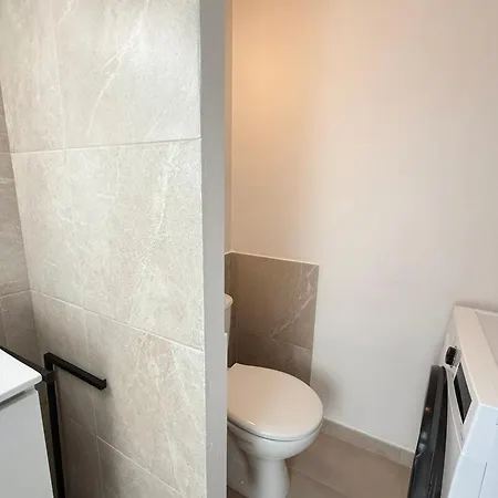 06do Beau Renove Face A La Apartment *