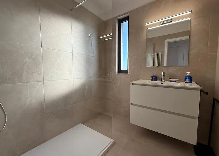 Appartement 06do Beau Rénové Face à La *